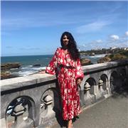 ! Soy una estudiante de Universidad que estudia el grado de Trabajo Social. Tengo 20 años y tengo experiencia en dar clases de apoyo a niños primaria. Kaixo Gizarte Langintzako ikaslea naiz, aurten bigarren mailan nago. Hogei urte ditut eta lehen hez